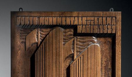 Une porte monumentale à l’Exposition universelle de Paris de 1937
